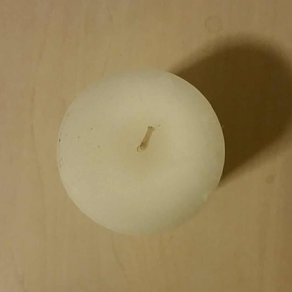 Fresh Linen Scented Pillar Candle - Picture 4 of 4